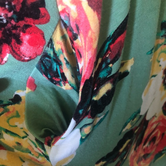 Flowery dress, size 2XL. Dress up or down! - Picture 4 of 7